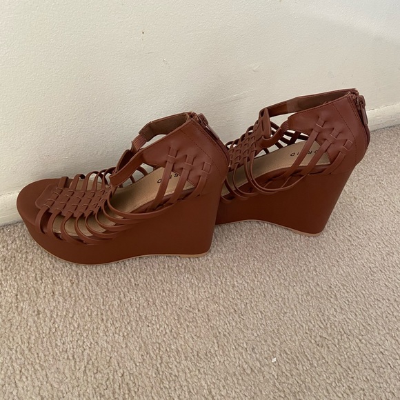 Shoes - Picture 1 of 3